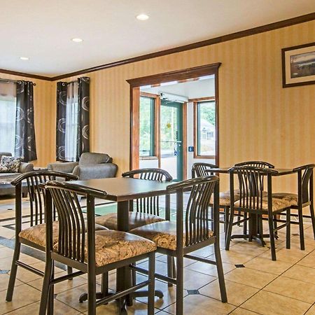 Econo Lodge Glens Falls - Lake George Dış mekan fotoğraf